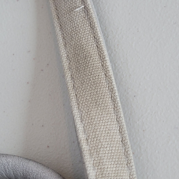 Jen & Co. Bex Gray Distressed Vegan Leather Backpack / Crossbody - Picture 14 of 16